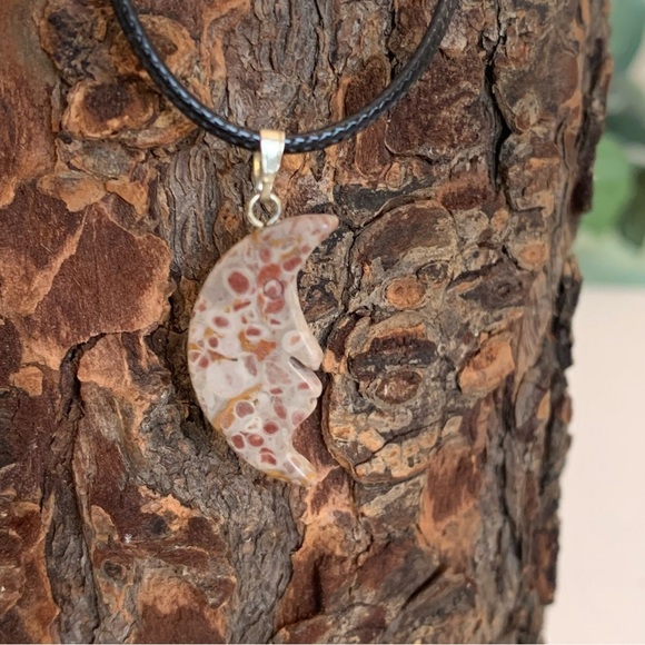 Fossil Stone Crescent Man in Moon Face Pendant Necklace Polished Half Moon 20" - Picture 4 of 7